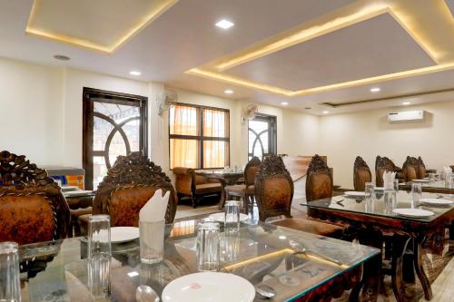 Restoran, OYO Townhouse Hyderabad Gate IIT BHU Formerly RK Heights in Varanasi