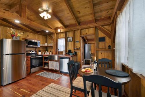 Saw Mill Cabin in Fredericksburg, USA