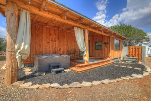 Saw Mill Cabin in Fredericksburg, USA