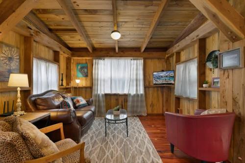 Saw Mill Cabin in Fredericksburg, USA