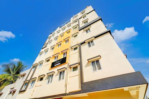 Bejárat, Super Collection O 8th Mile Christ University Yeshwantpur in Peeniya