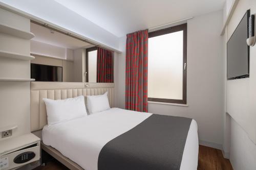 Tune Hotel - London, Liverpool Street