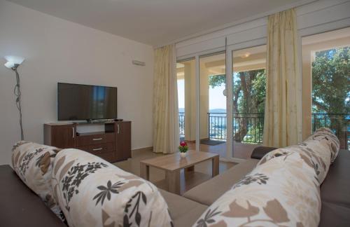 Berg Apartments - image 2