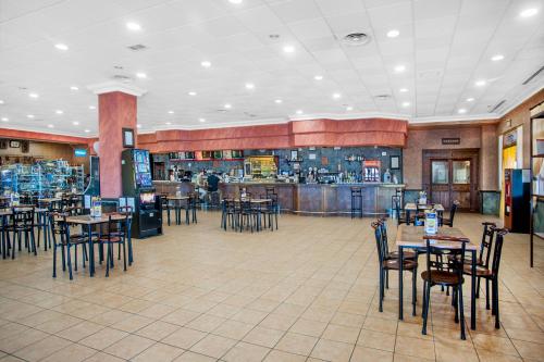 酒吧/高級酒吧, 莫亞酒店 (Hotel Moya) in 翁魯比亞