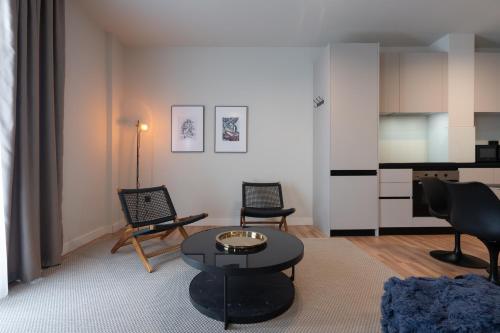 2BR Apartment Access to Rooftop Retreat with Sauna & Jacuzzi - image 13