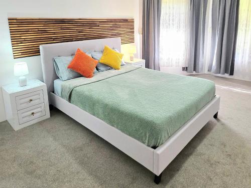 Spacious Home Located Near Airport & City in Maddington