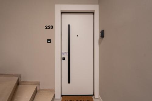 Stylish 2BR Apt Rooftop with Sauna & Hot Tub - image 14