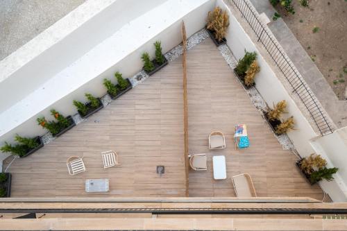 2BR Apt Access To Rooftop with Sauna & Jacuzzi - image 3