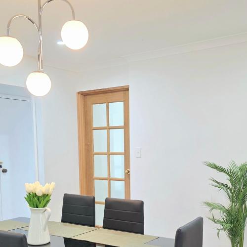 Spacious Home Located Near Airport & City in Maddington