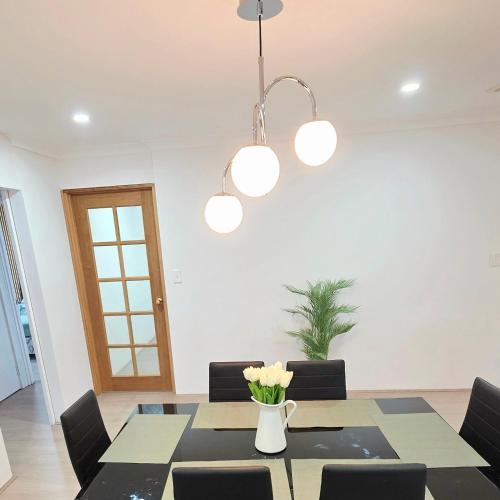 Spacious Home Located Near Airport & City in Maddington