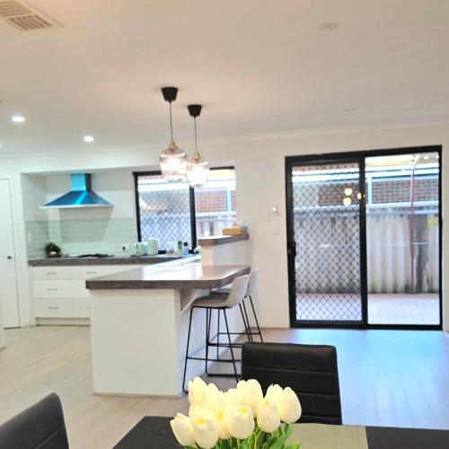 Spacious Home Located Near Airport & City in Maddington