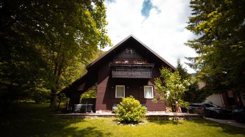 Chalet Lana with Hot Tub