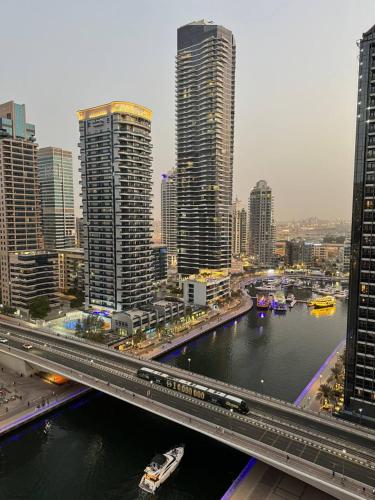 LYO guest house Dubai marina BEDSPACE, Dubaï