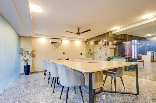 Nhà hàng, Super Townhouse Oak Udyog Vihar in New Delhi and NCR