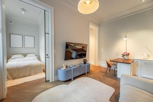 LA PERLE French-style Suite in the heart of Warsaw, wine & breakfast & premium service, Varsavia (foto 7)