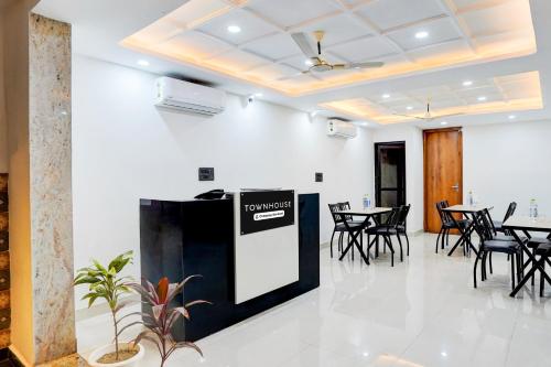 Super Townhouse Sector 143B Noida photo 5