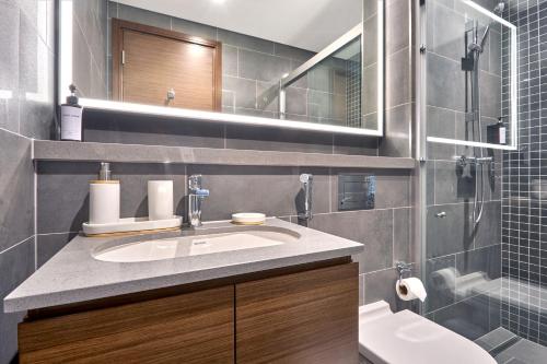 STAY BY LATINEM Luxury 1BR Plus Study Holiday Home CB 1013 Near Burj Khalifa, Dubái (foto 3)