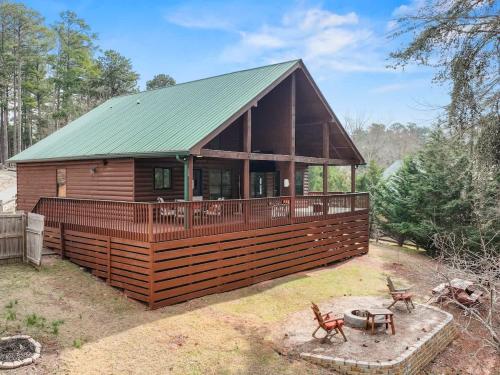 Cozy Wood Cabin Retreat w Dock Deck & Views