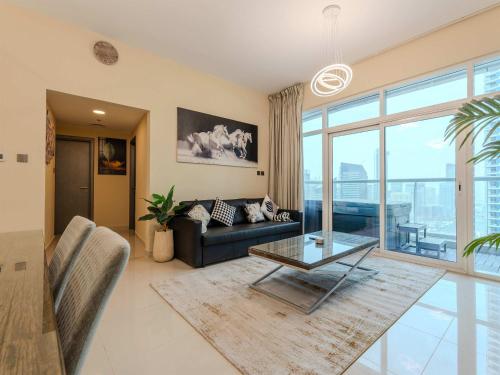 Continental Tower Stylish 2BR and Private Hot Tub, Dubai (photo 7)