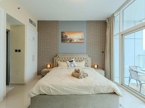 Continental Tower Stylish 2BR and Private Hot Tub, Dubai (photo 8)