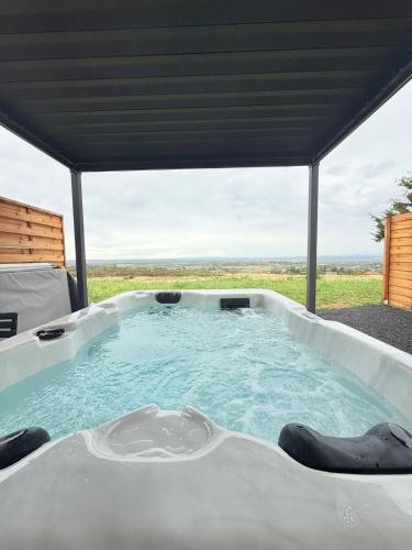 Studio with private spa, close to golf and lake in Roanne