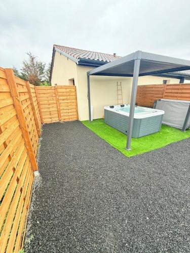 Studio with private spa, close to golf and lake in Roanne