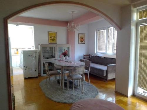 Lovely apartment in district Aerodrom In Skopje, Skopje (fotografie 3)