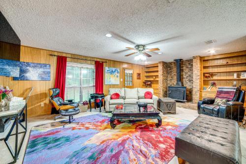 Family Getaway on 4 Acres in Mineola! in Mineola (TX)