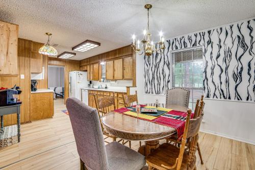 Family Getaway on 4 Acres in Mineola! in Mineola (TX)