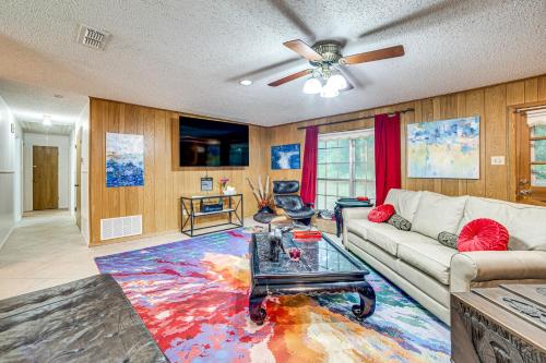 Family Getaway on 4 Acres in Mineola! in Mineola (TX)