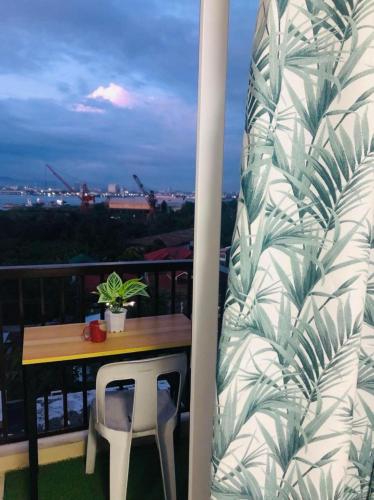 Spacious studio with balcony and guest parking, Lo-oc (fotografie 4)
