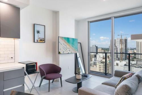 Sky-high1 BR Downtown Miami's heart - Pool & Gym
