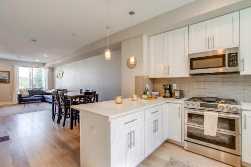Rooftop Deck and Hot Tub Walkable Denver Townhome in West Colfax
