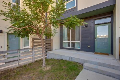Rooftop Deck and Hot Tub Walkable Denver Townhome in West Colfax