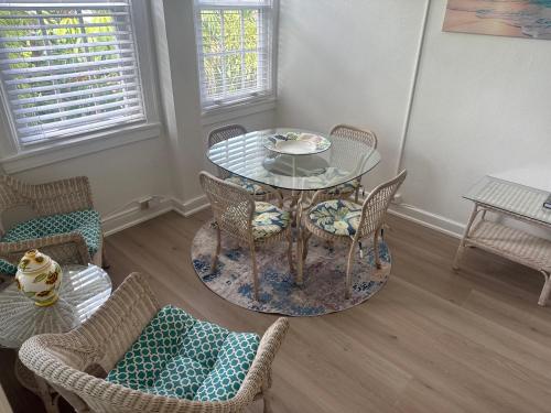 Tropical Elegant Palm Beach 2 Bedroom 2 Bathroom Suite - image 14