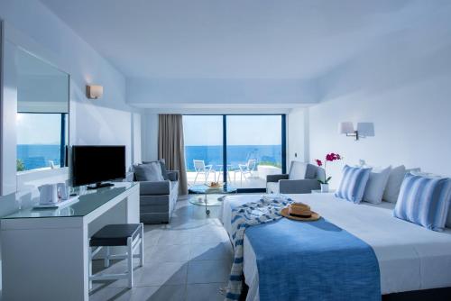 Peninsula Resort & Spa - image 6