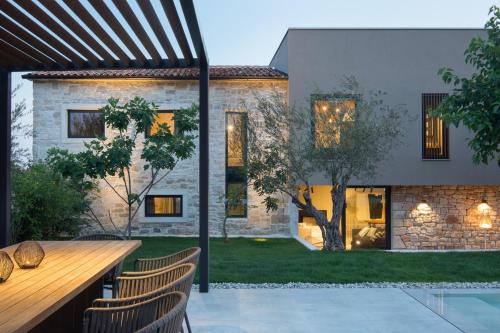 Villa Melon with private pool and BBQ near Poreč (Villa Melon with private pool and BBQ near Porec) in Kirmenjak