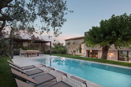 Villa Melon with private pool and BBQ near Poreč (Villa Melon with private pool and BBQ near Porec) in Kirmenjak
