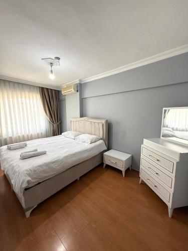 Modern 3-BR Apt w AC & Elevator, Near Metro