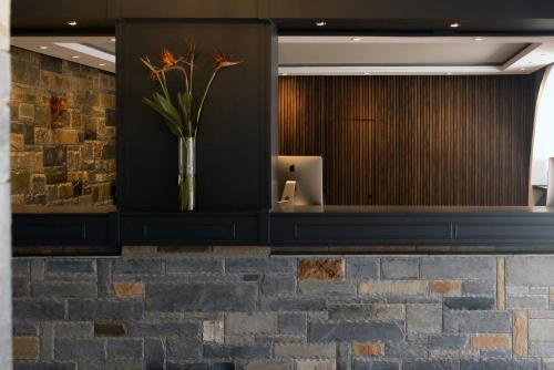 Front desk [24-hour]