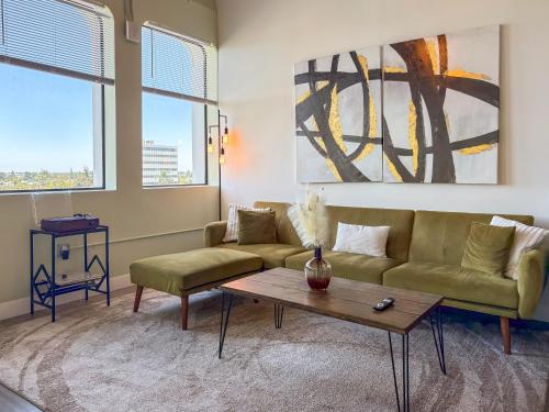 Chic New York Style 10 Minutes to SNA & Disneyland