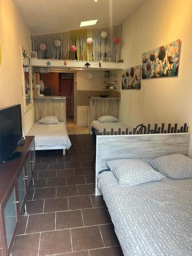 Grand studio à 12 minutes en voiture de Disney (Grand studio a 12 minutes en voiture de Disney) in ฌอซซินี