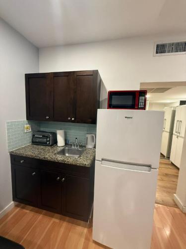 Hallandale Beach Studio | Pool | Near the beach