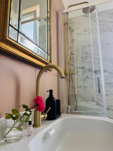 ห้องน้ำ, HERITAGE HOUSE City Center -ENTIRE APARTMENT- in เปสคารา