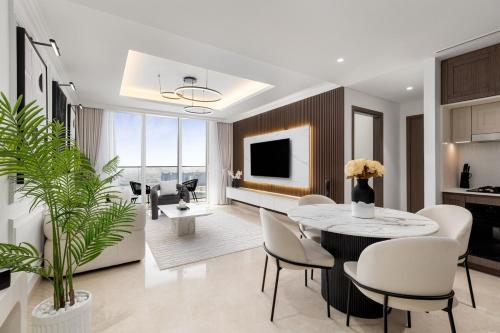 Waves - Luxury Beachfront Escape - Skyline & Sea Views, Dubai