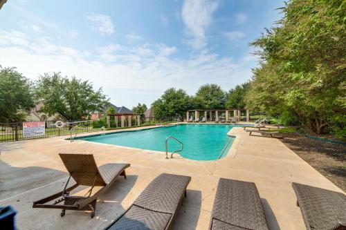 Spacious Family Retreat with Yard in Sunnyvale in Mesquite (Texas)