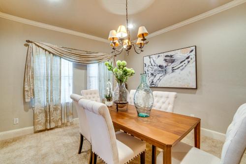 Relax Fireside: Sunnyvale Family Home w/ Yard in Mesquite (TX)