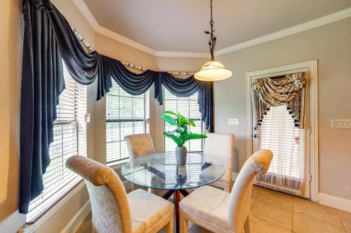 Relax Fireside: Sunnyvale Family Home w/ Yard in Mesquite (TX)