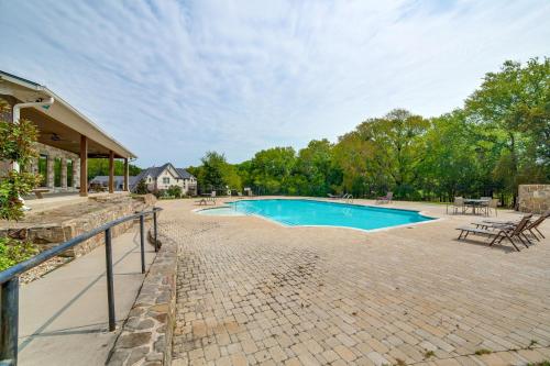 Spacious Family Retreat with Yard in Sunnyvale in Mesquite (Texas)