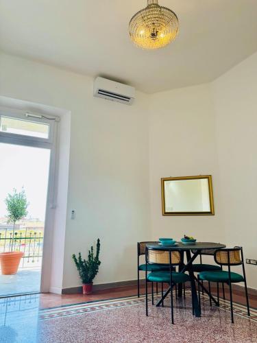 ระเบียง/ชานเรือน, HERITAGE HOUSE City Center -ENTIRE APARTMENT- in เปสคารา